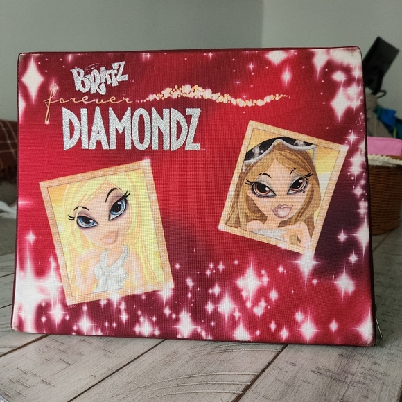 Bratz Forever Diamonds Zippered Doll Case - Picture 2 of 11